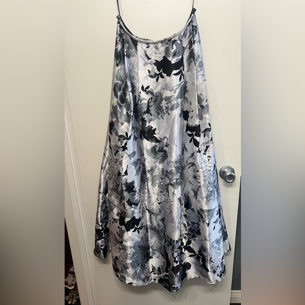 Blondie Nites by Stacy Sklar Floral Satin 2-Piece Dress - Size 5